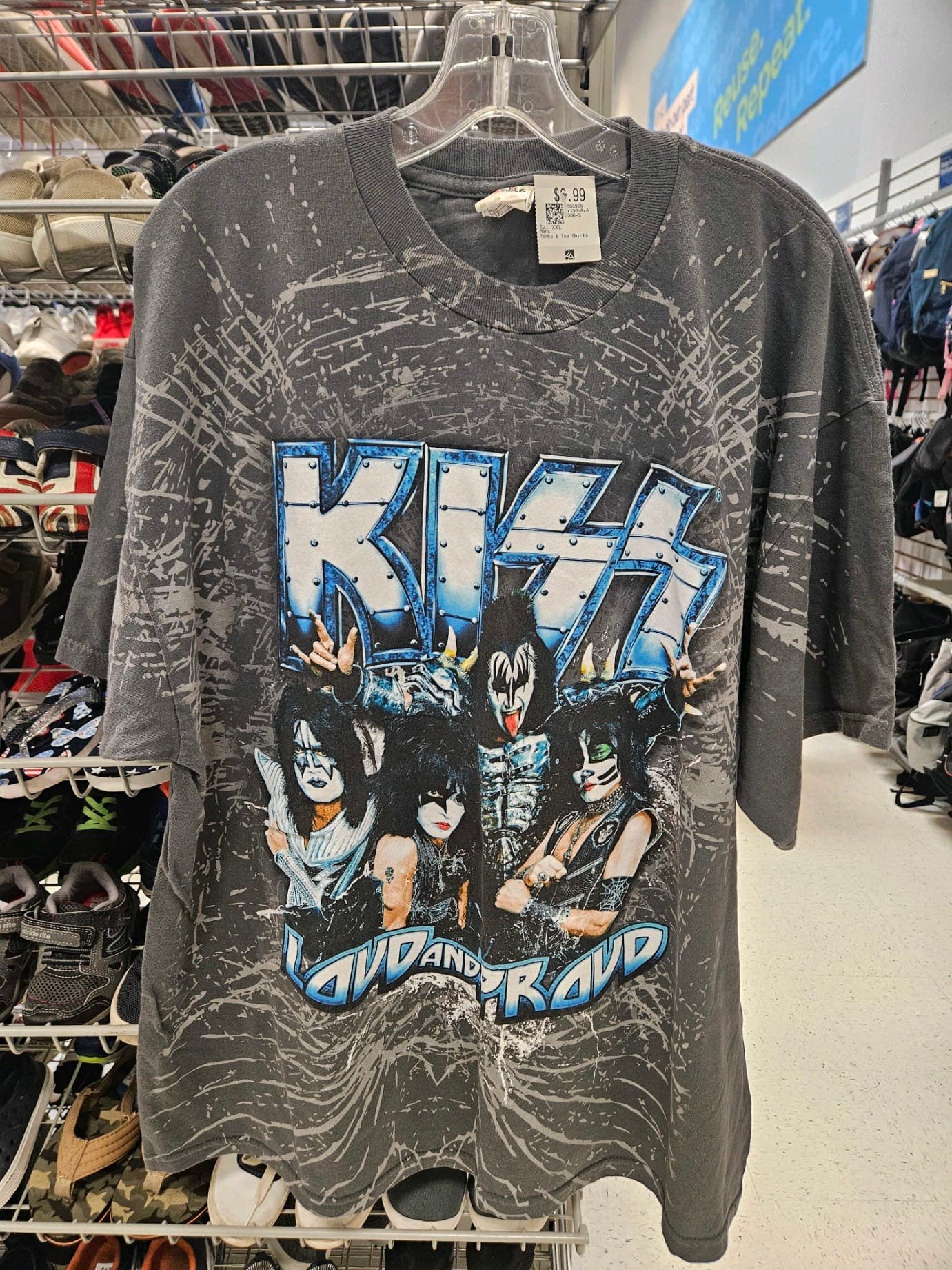 Walmart is bringing the band tees lately! 🤘🔥 This KISS Animalize