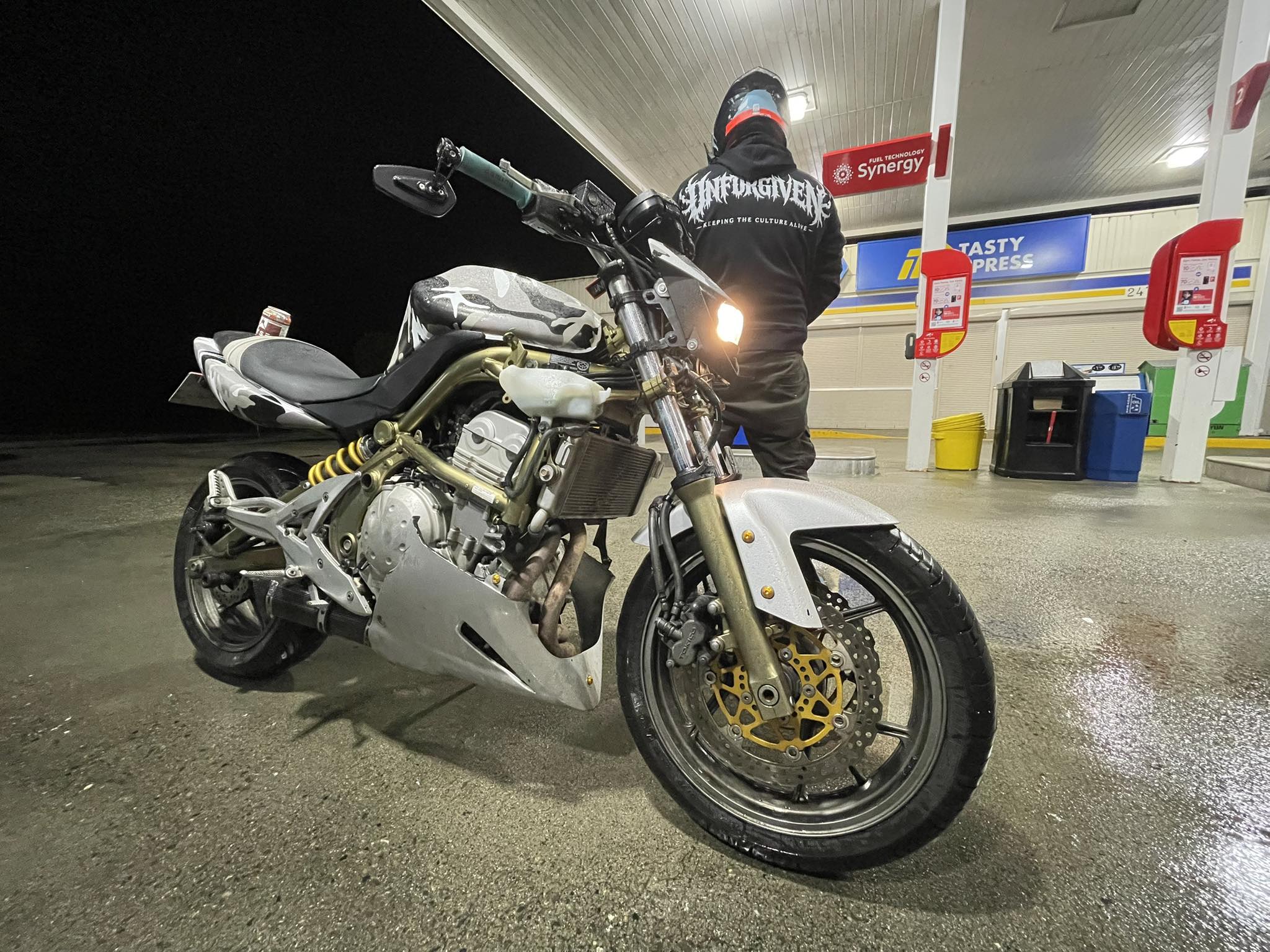 Ninja 650R custom build and wheelie performance