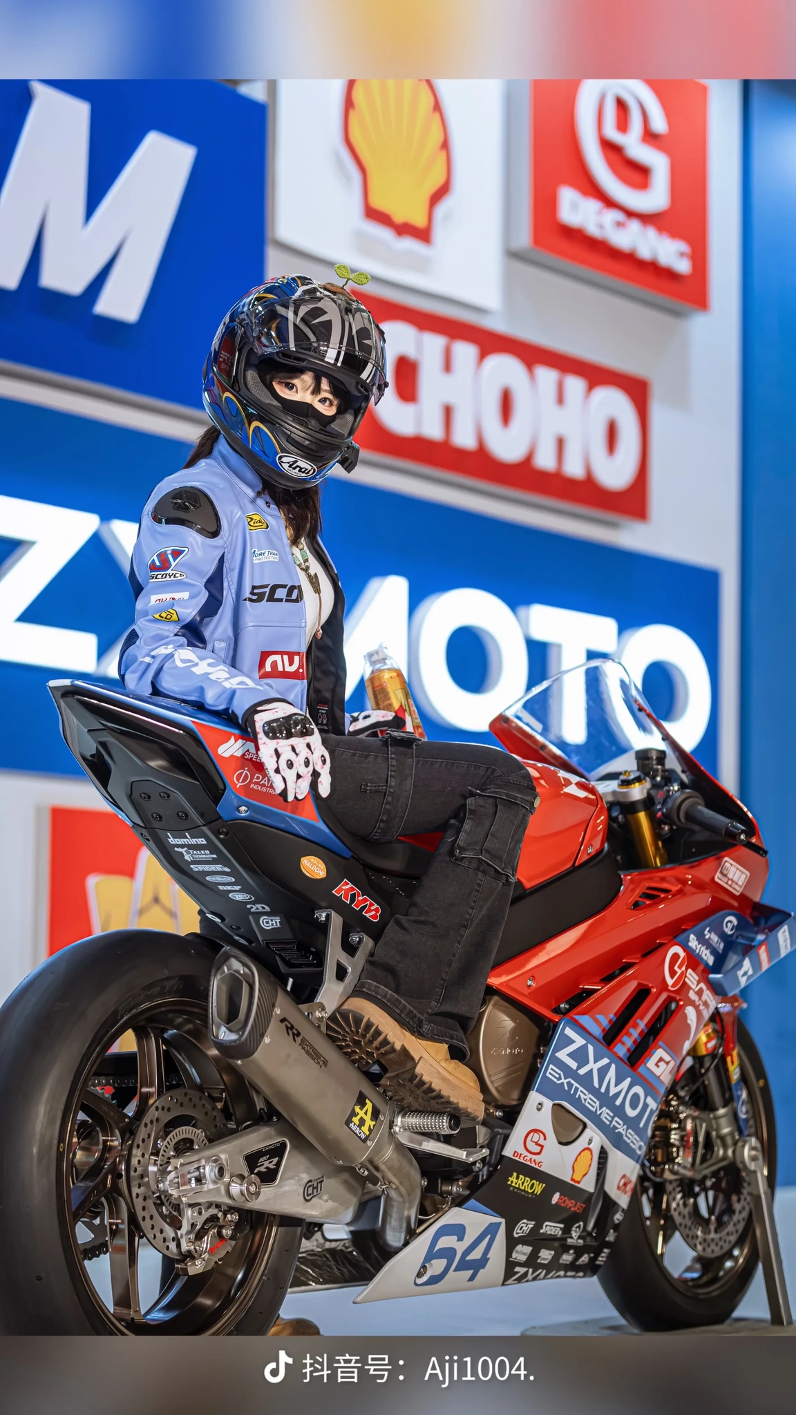 All eyes are on us. The show is about to begin.#zxmoto #zxmoto820RR