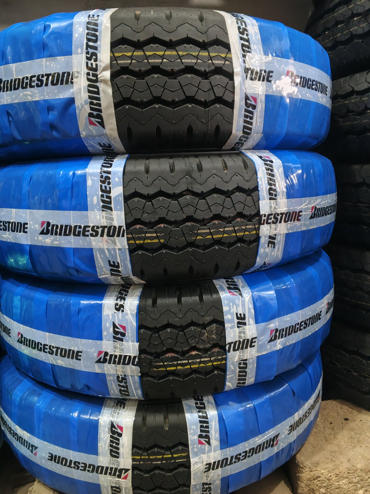 Bridgestone Size: 195 R15C Bridgestone - R623 Made: Thailand DOT 