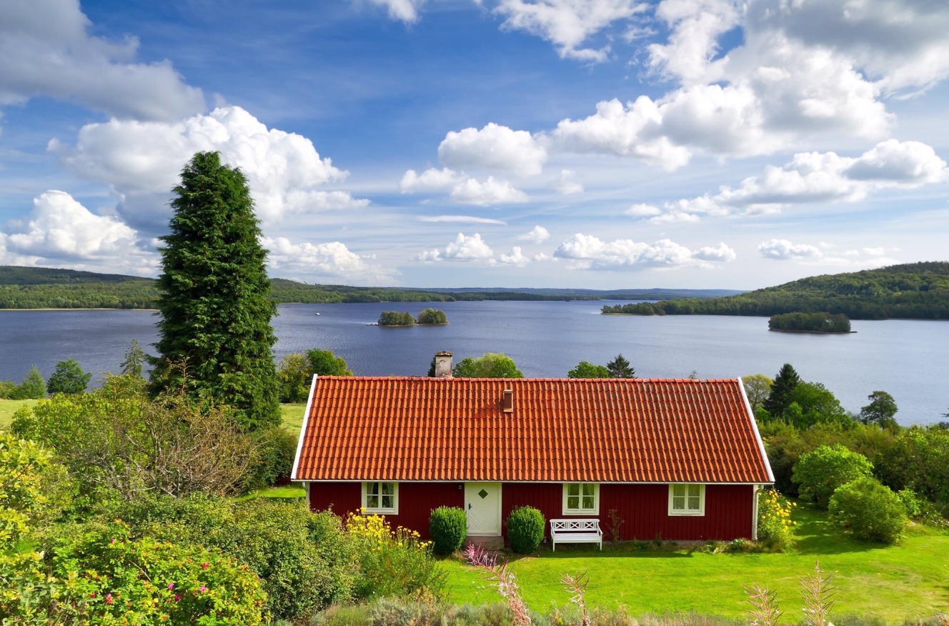 We - Lake Sweden 🇸🇪 Falu rödfärg (red) is a paint color that ...