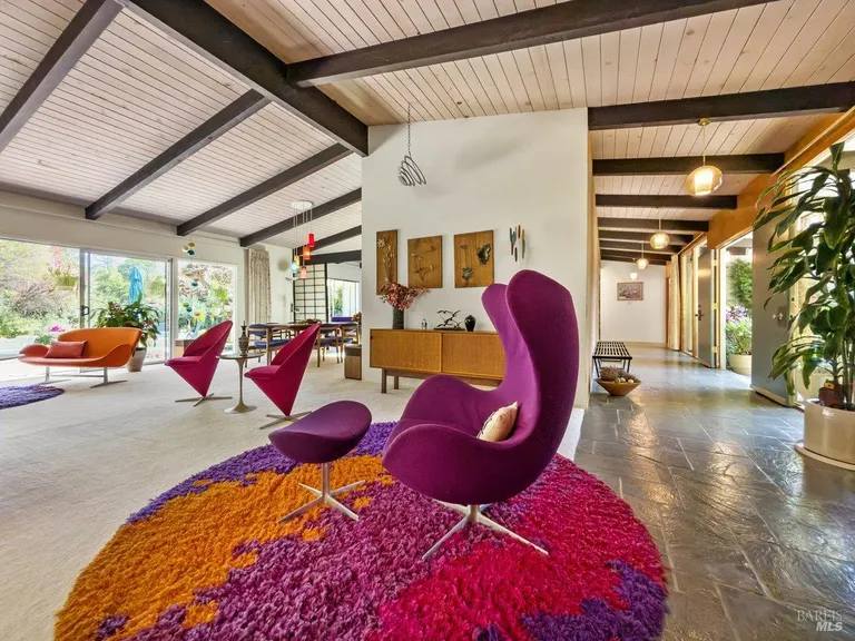 A swanky 🟣🔸️🔻 1961 mid-century gem in San Anselmo, CA