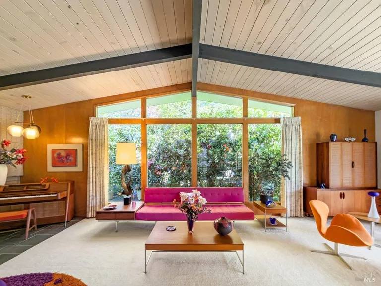 A swanky 🟣🔸️🔻 1961 mid-century gem in San Anselmo, CA