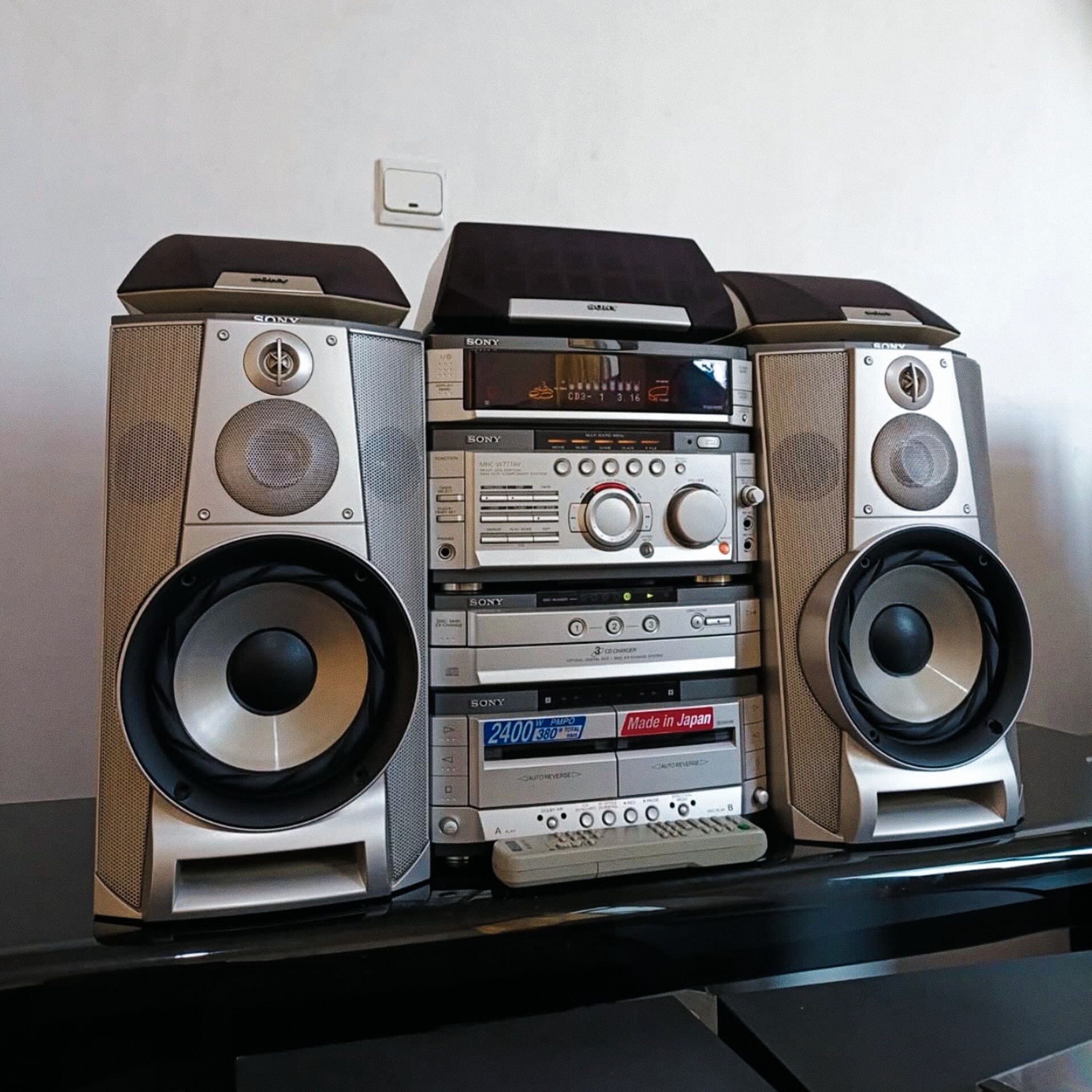 Sony MHC-WZ88 mini Hi-Fi component system.