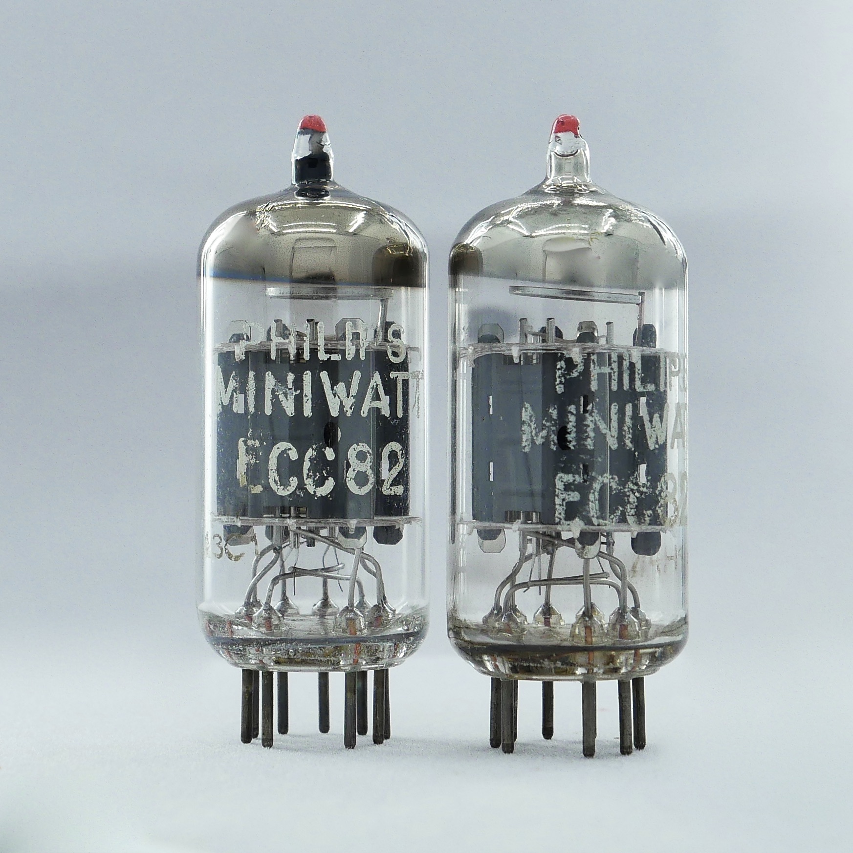 Philips Miniwatt ECC83 mC1 1957