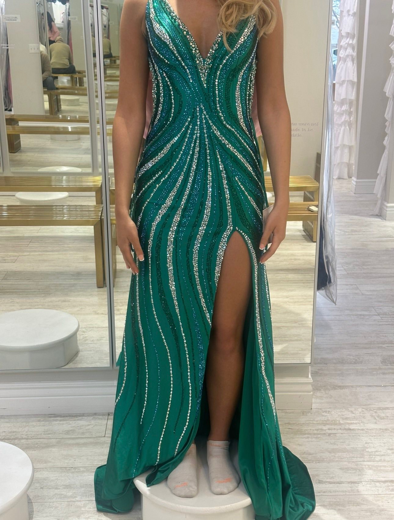 Seamstress for prom dress in Kansas City, MO?