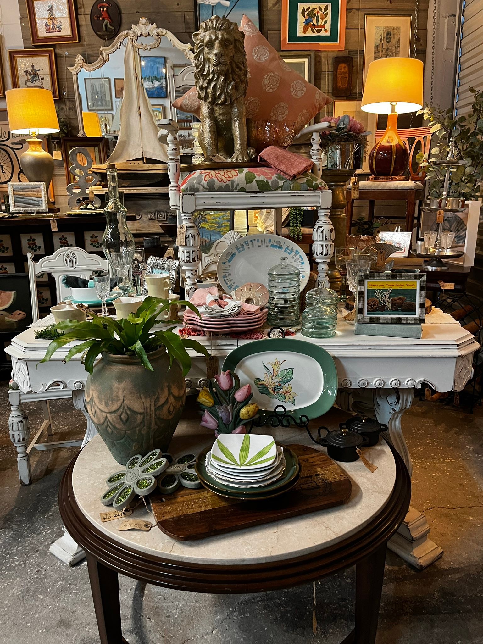 Vintage Rescue market open in Tarpon Springs