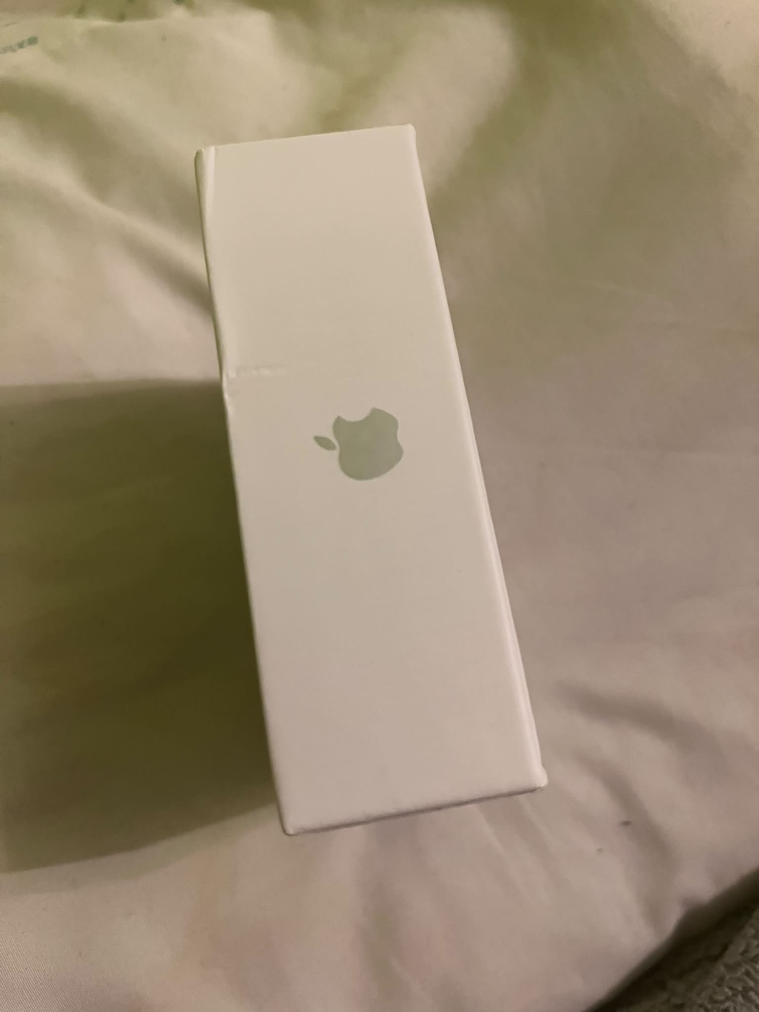 Brand new AirPods Pro 3, the box it's complete close Nuevos, la