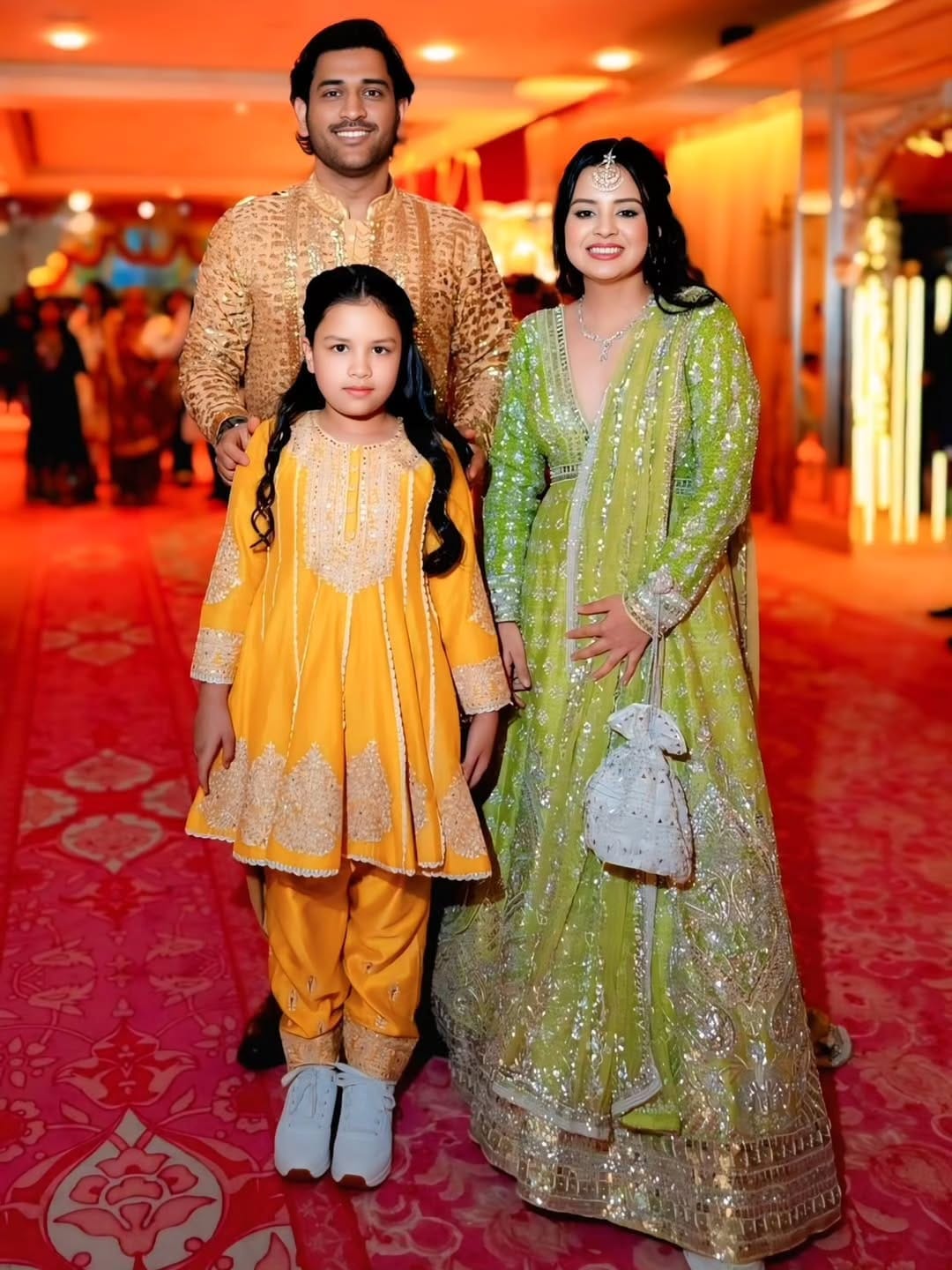 Cricket - Ms dhoni beautiful family pic 🥰 | Facebook