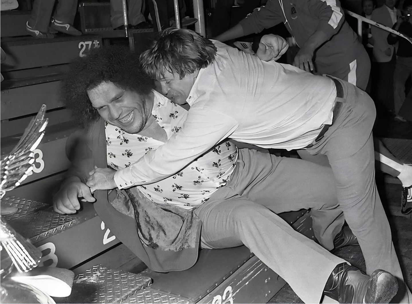 Absolutely amazing shot of Andre The Giant and Stan Hansen!!!!