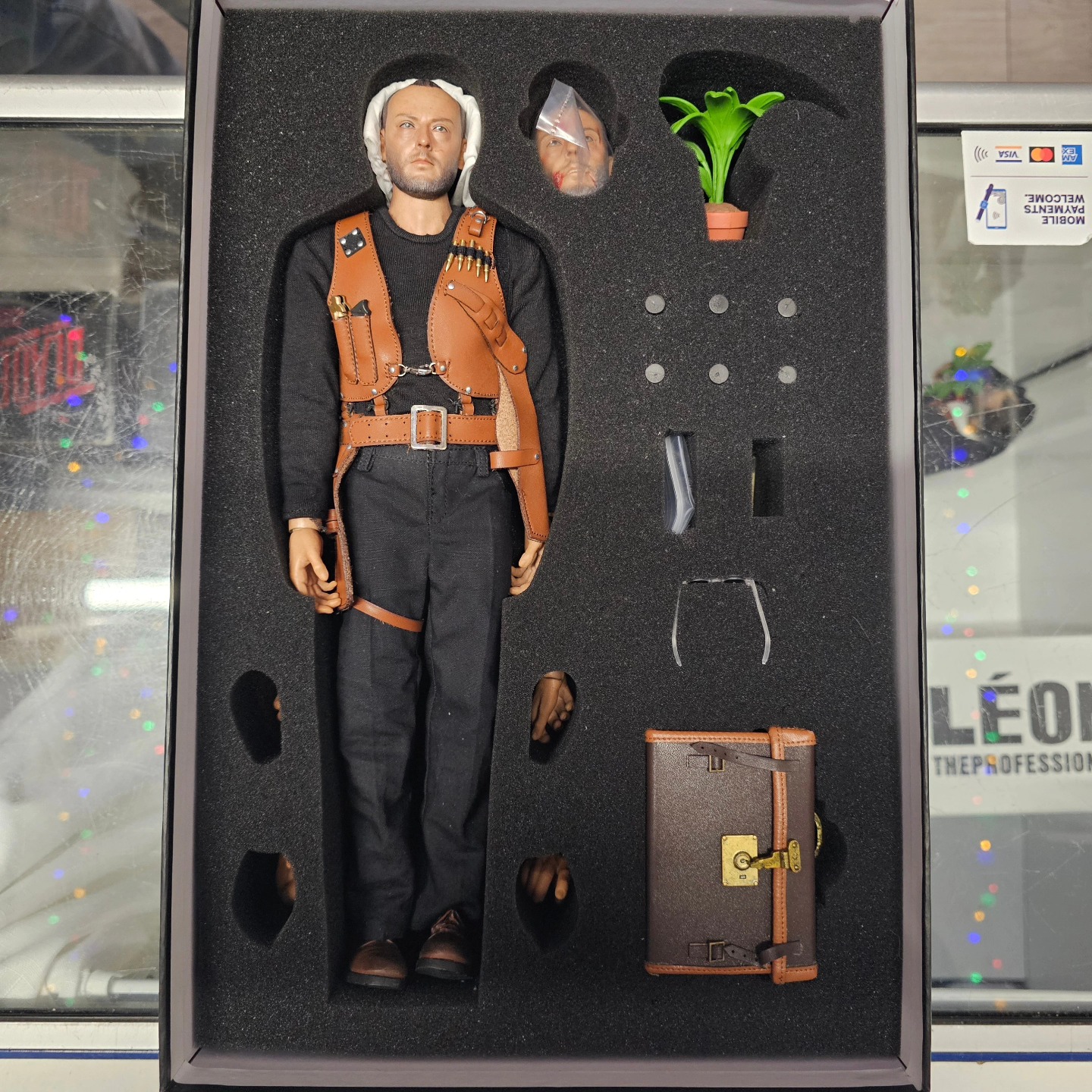 🔫 Today's Highlight 🔫 Another incredible 1/6 scale Léon: The
