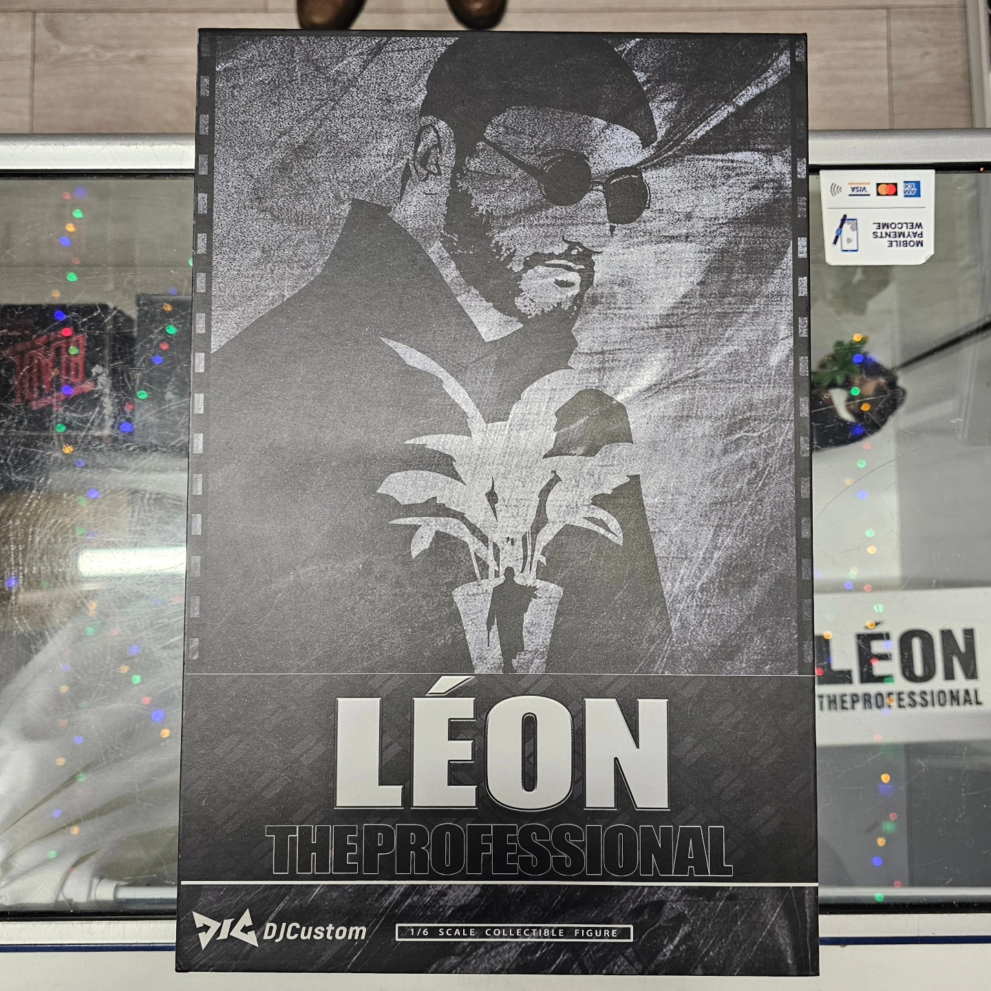 🔫 Today's Highlight 🔫 Another incredible 1/6 scale Léon: The