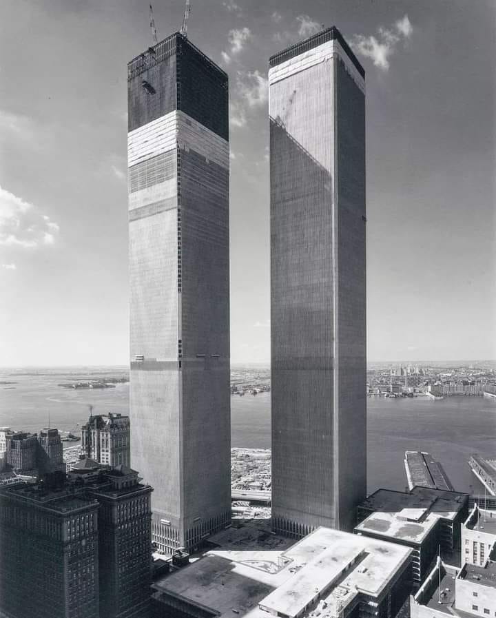 1972年　ダブル・ビルポスター 1972 photo of World Trade Center construction