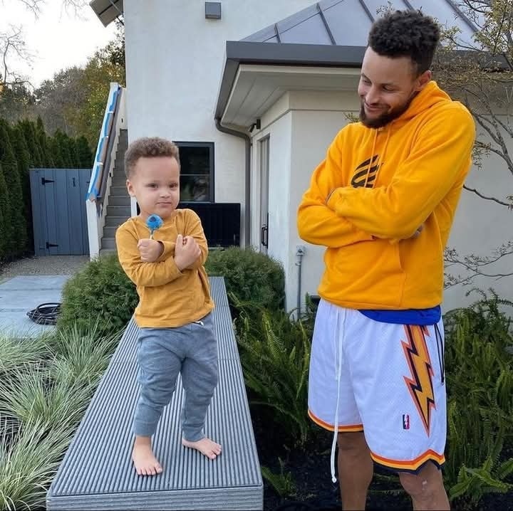 Fan - Father & Son Duo! Stephen Curry and his son Canon share a cute