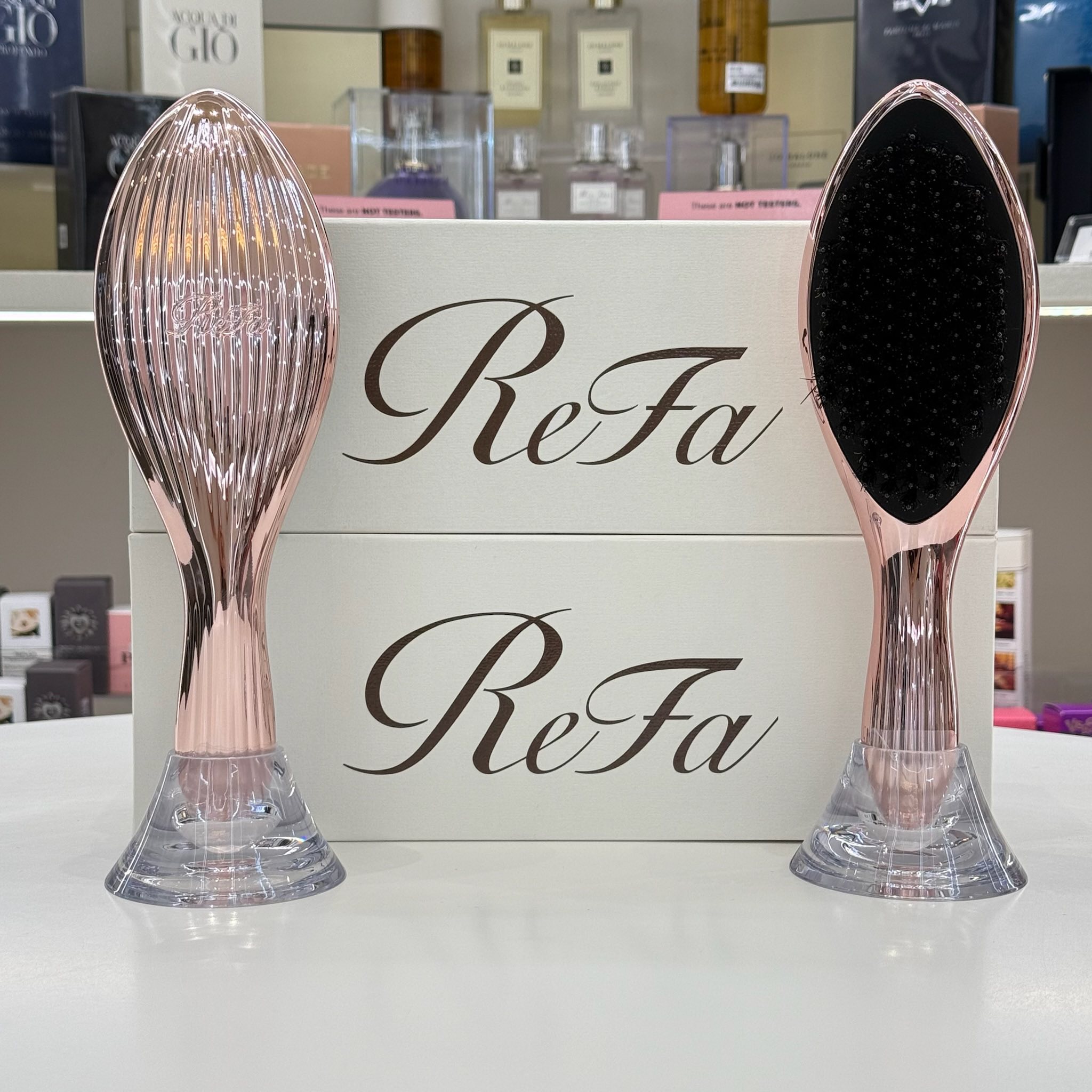 THE PINNACLE OF LUXURY: ReFa AILE BRUSH RAY 💎✨ Stop settling for