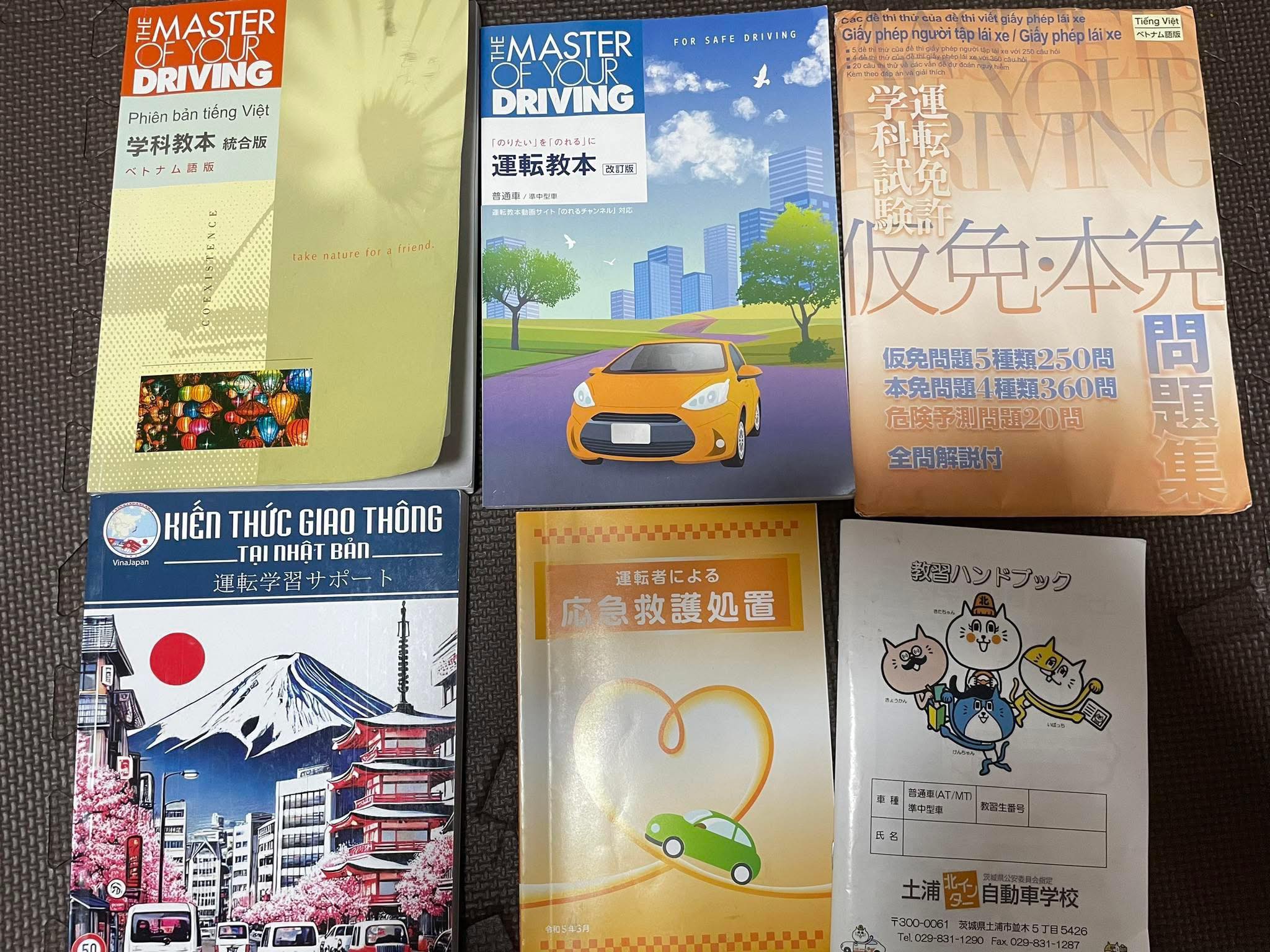 Có ai còn pass bộ sách này không ạ