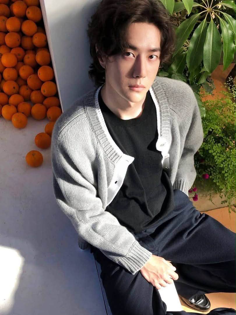 王一博- 王一博added a new photo.