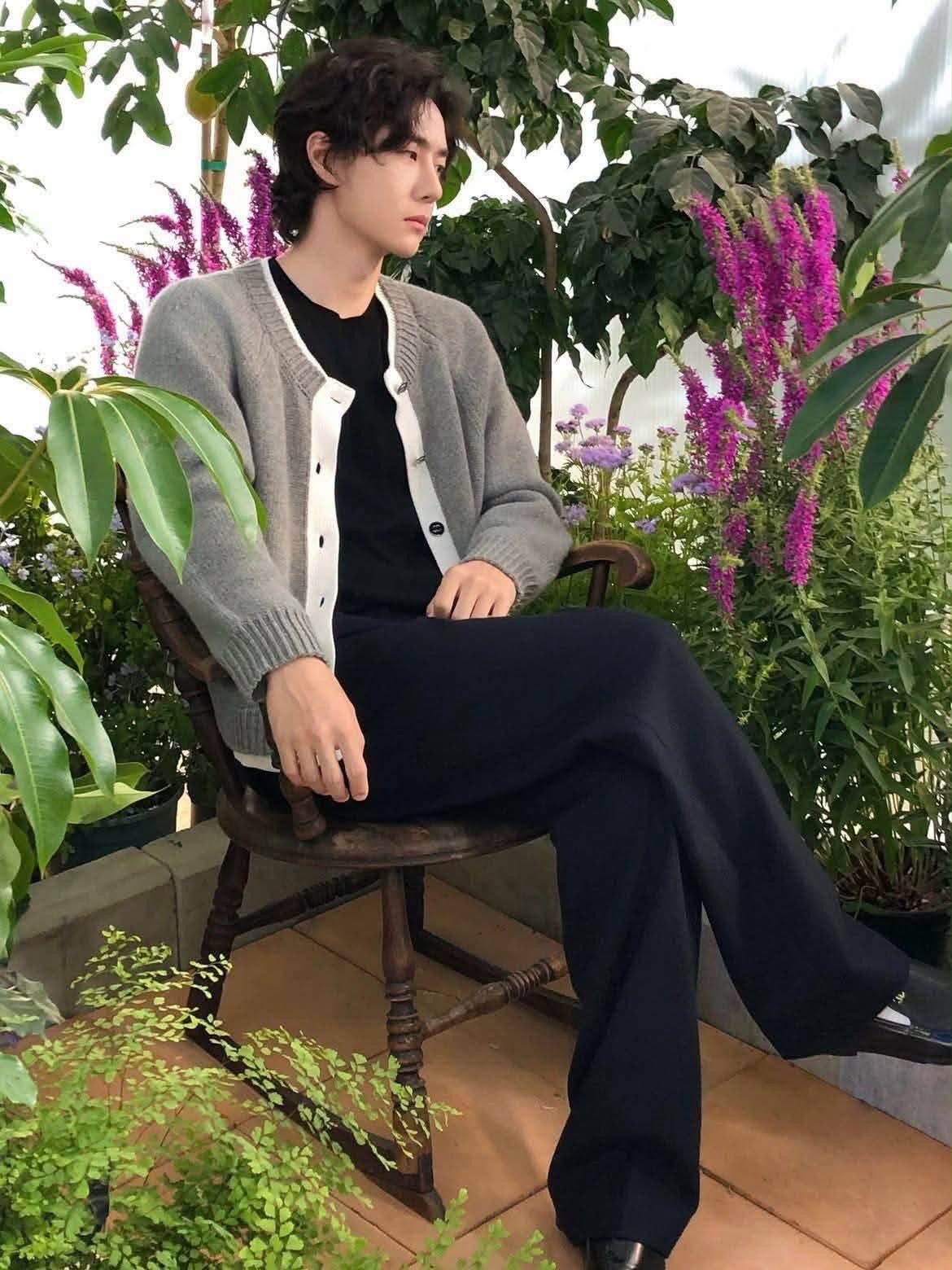 王一博- 王一博added a new photo.