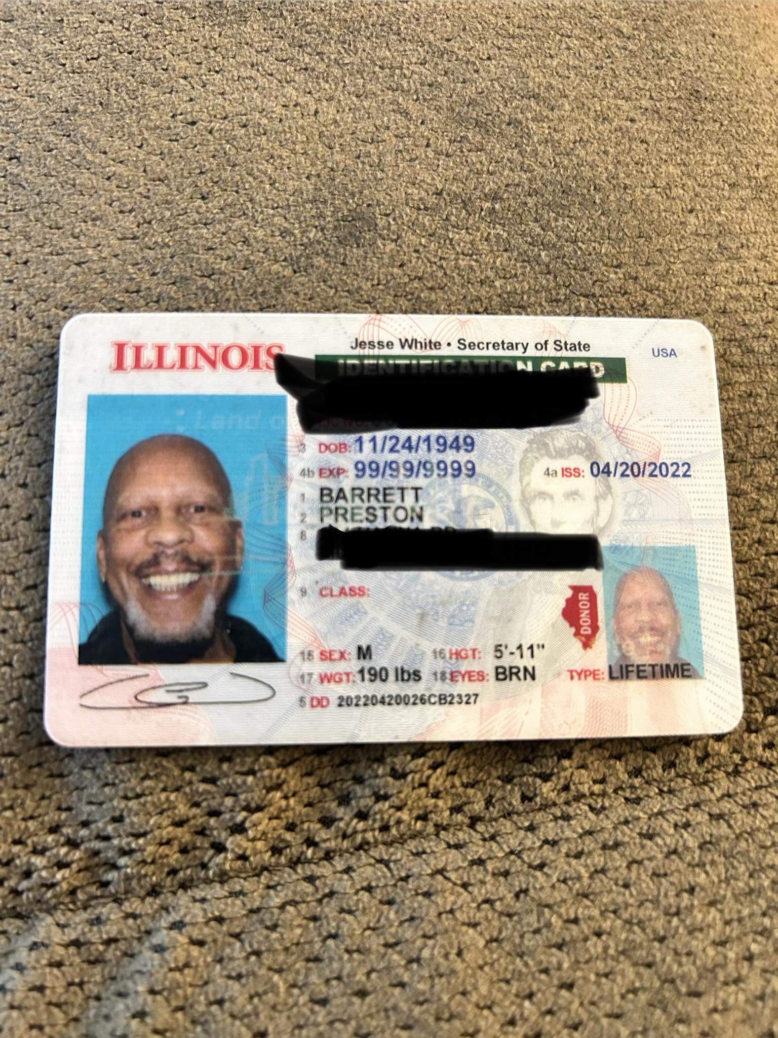 エンジェル Wallet found in zx trash if you know this man tell him I got his