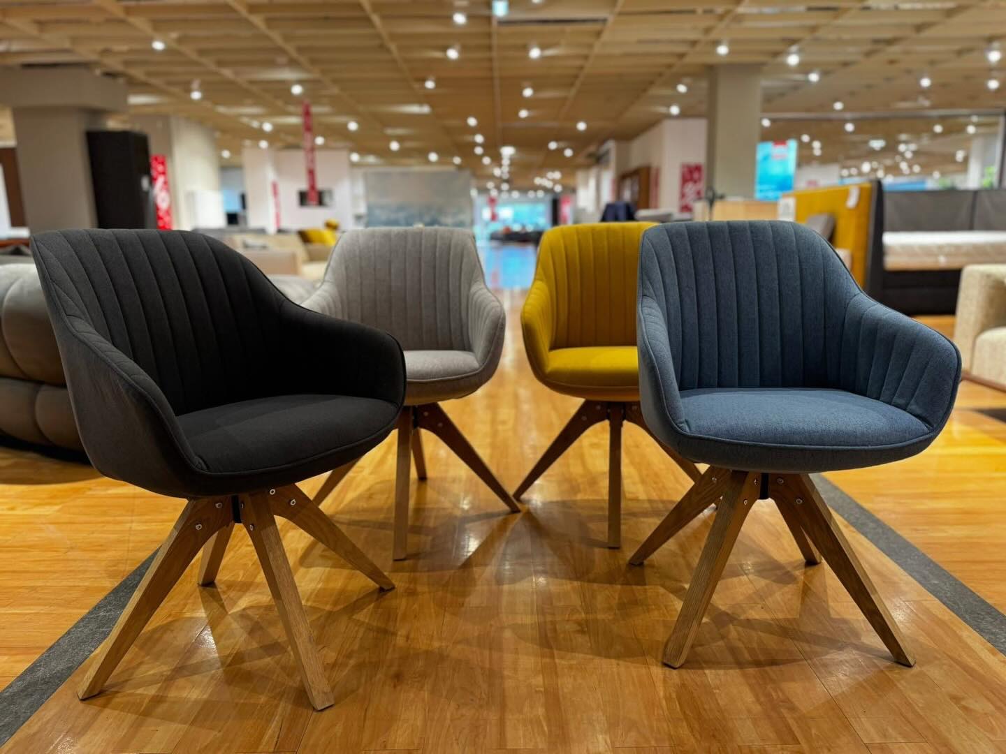 🔥 WINTER-SALE bei Möbel Outlet Feldbach! 🔥 Alles muss raus – sichere dir jetzt bis zu -70 % Rabatt auf Sofas, Betten & viele weitere Möbelstücke! 🛋️🛏️ 📍 8330 Feldbach, Mühldorf 437