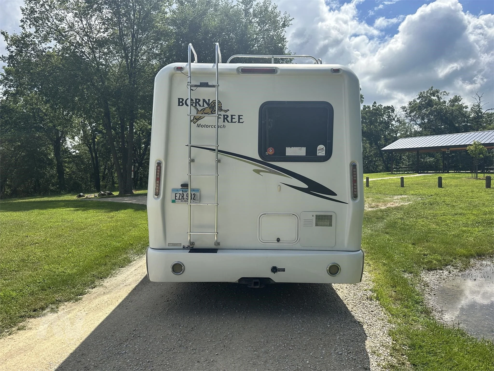2010 BORN FREE MOTORCOACH 26RSB