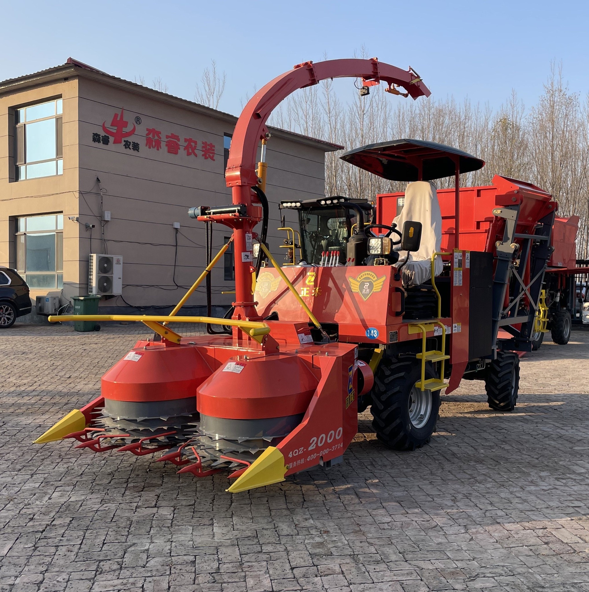 Small four-drive silage machine #silagemachine #forageharvest # ...