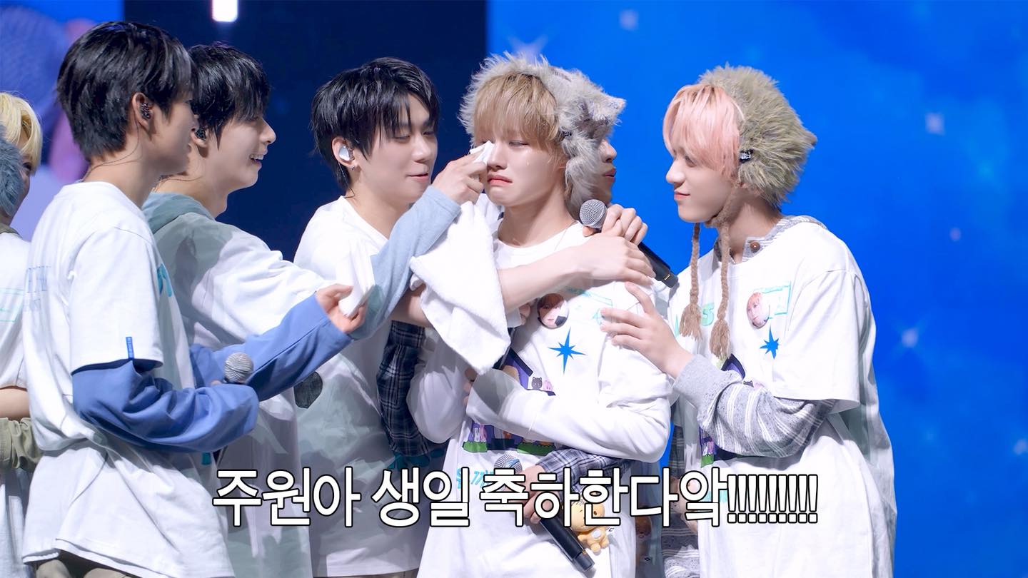 AHOF - [🎬] AHOF(아홉) 'RUN TO YOU' Music Show Behind #1 | AHOF