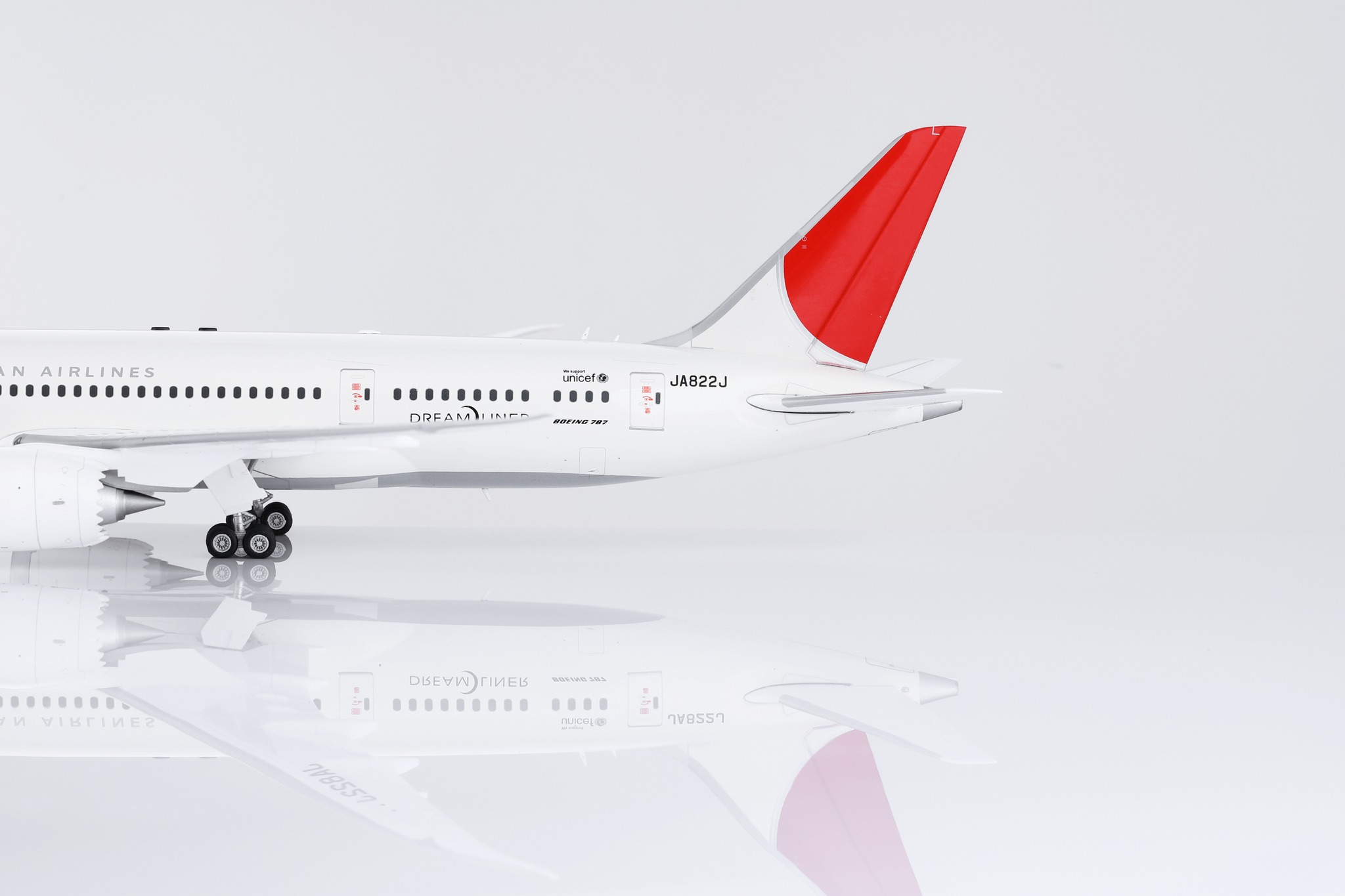 【極美品】BOEING 787-8 1:200 JA822J ✈️ 新品发布｜日本航空B787-8 JA822J – 1:200 合金模型New Release