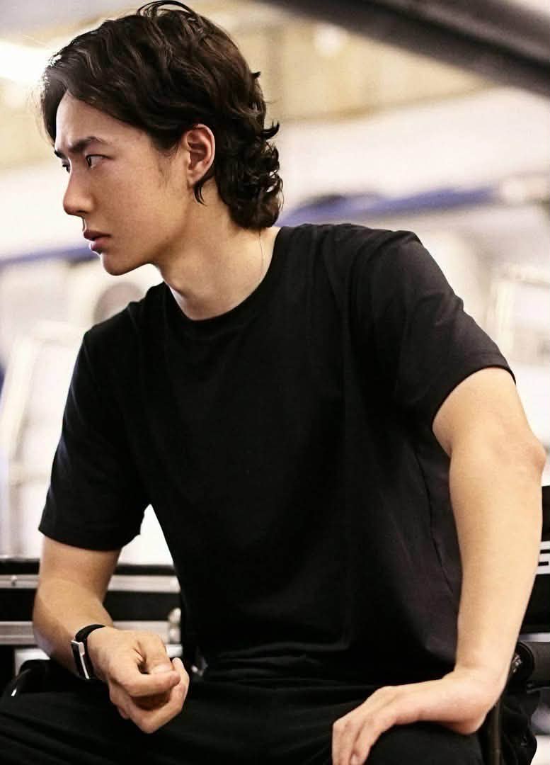 王一博- 王一博added a new photo.