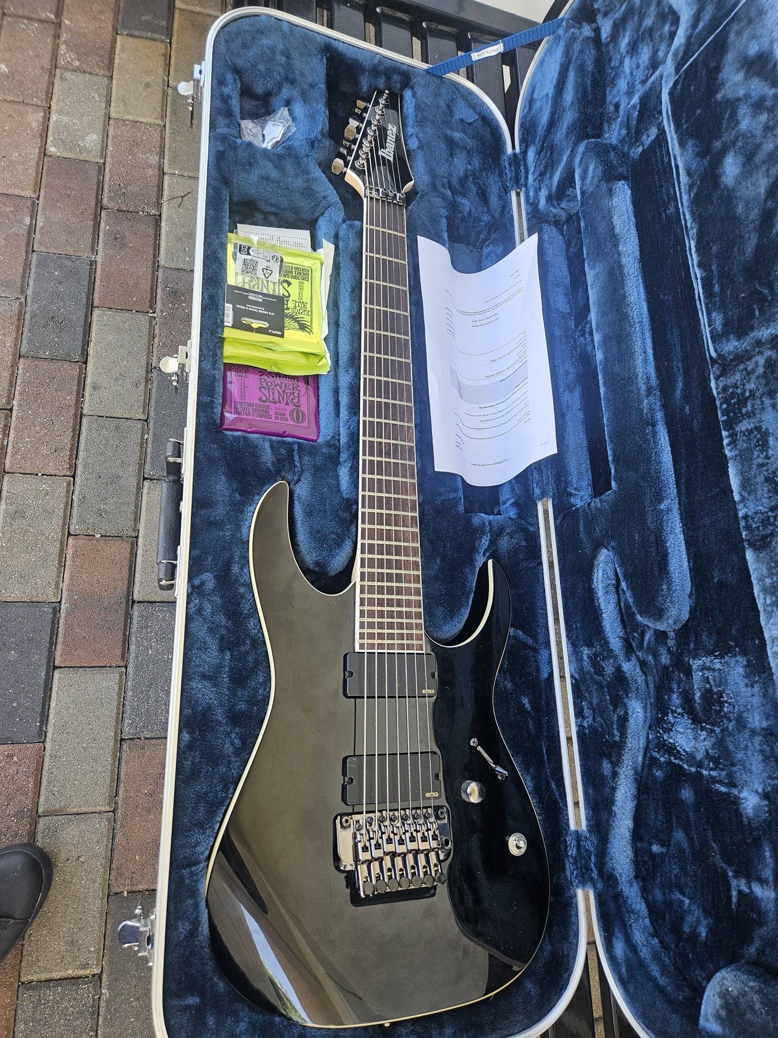 Here is a nice Ibanez case. Clasps all work and the tolex is