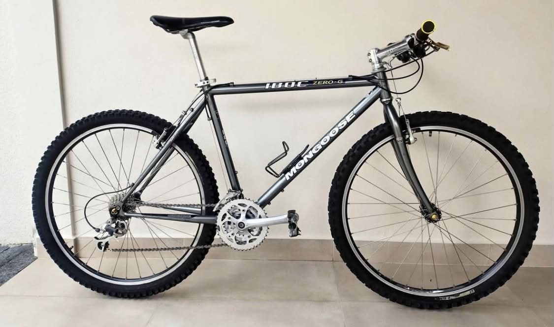 Mongoose IBOC 1996 bicycle for deep cleaning and restoration