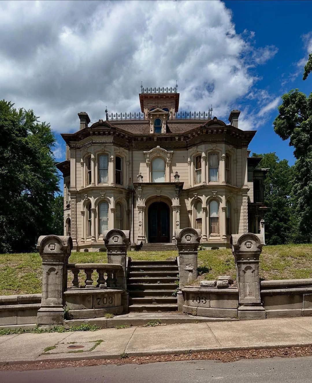 American - 703 Hall Street, Saint Joseph, Missouri 📸 @fotoedge | Facebook