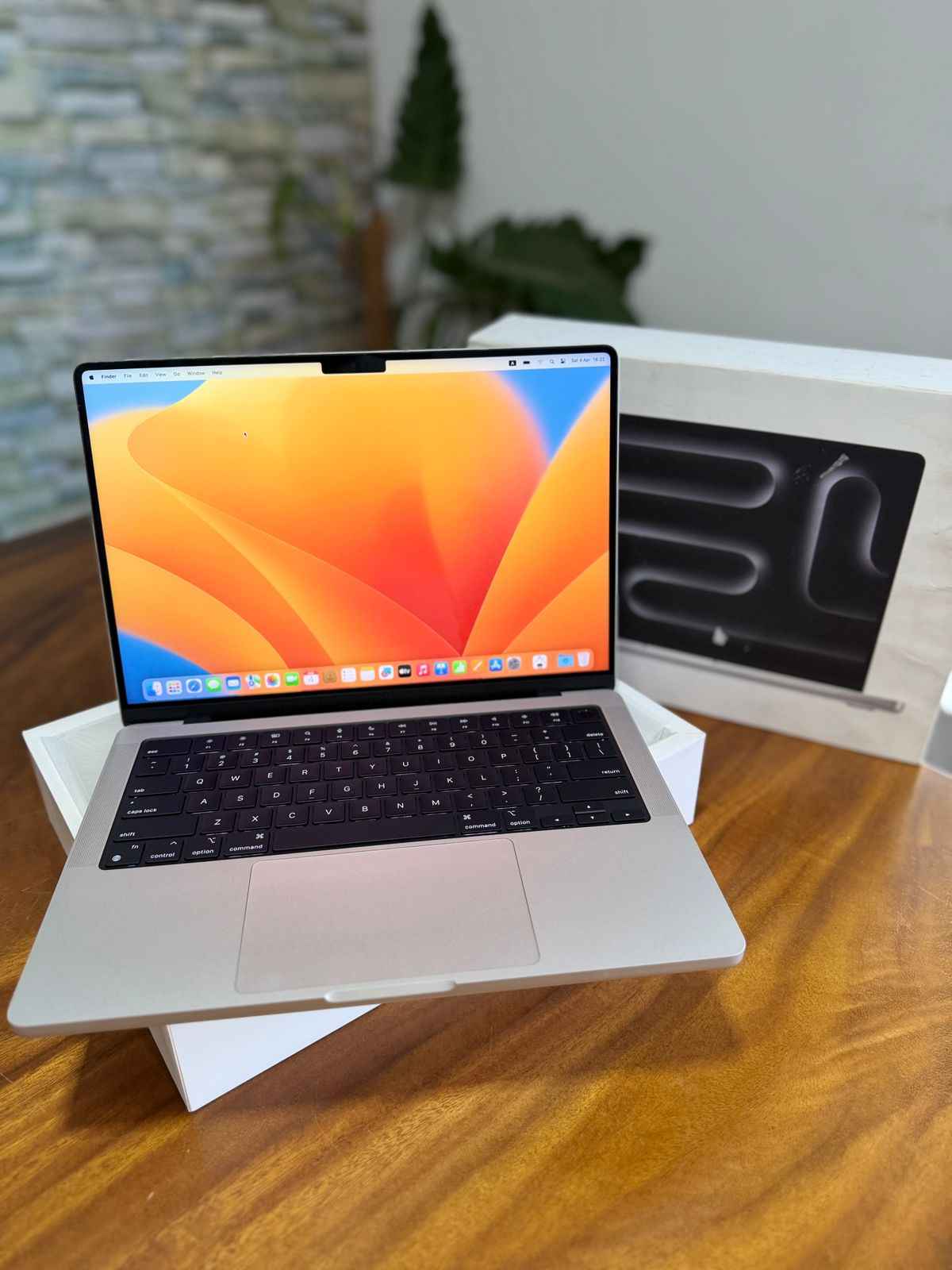 Apple macbook pro M3 8GB 512GB 14