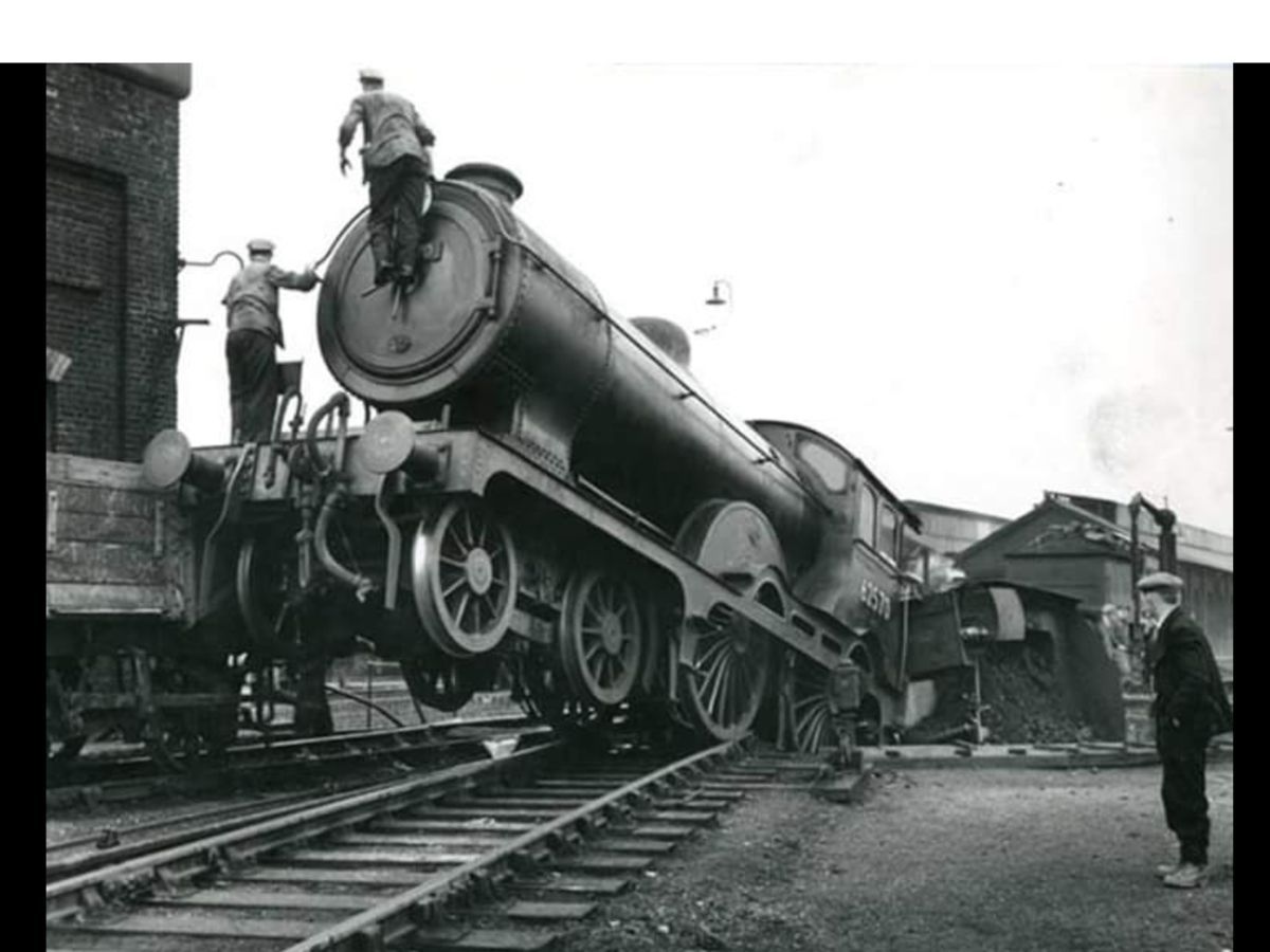 Train - Only one of the D14 class (S46 on GER) were rebuilt like D16/3 ...