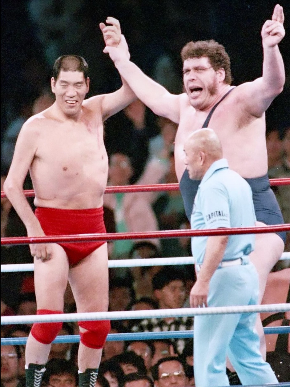Giant Baba and Stan Hansen pay tribute to Andre the Giant who