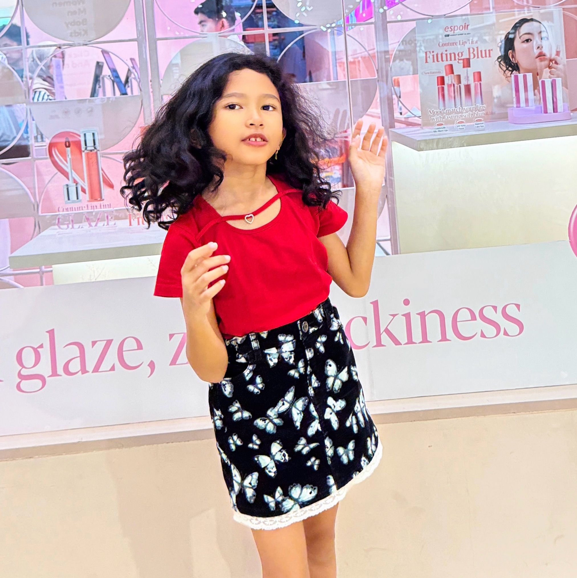 Small girl, big energy! 💃 The mall is her stage 🔥 #fyp #foryou # ...