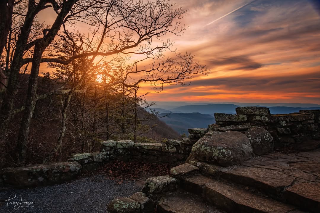 I Love - Stunning sunset hues paint the sky over Thunder Ridge Overlook ...