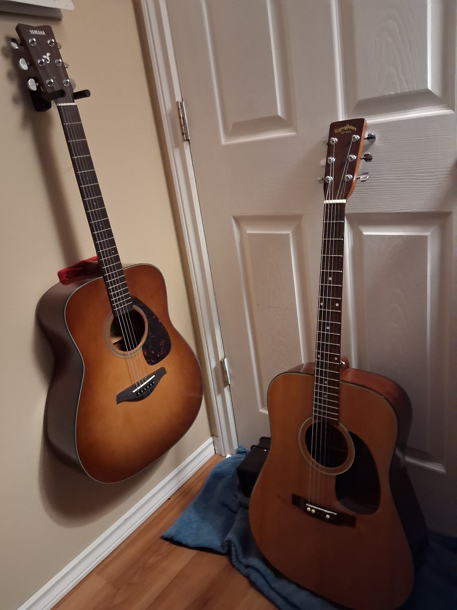 Is the yamaha fg151b solid top?