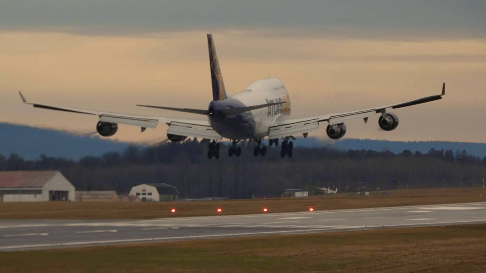 Atlas Air Boeing 747-400 landing at Hahn Airport 🔥😊 Type