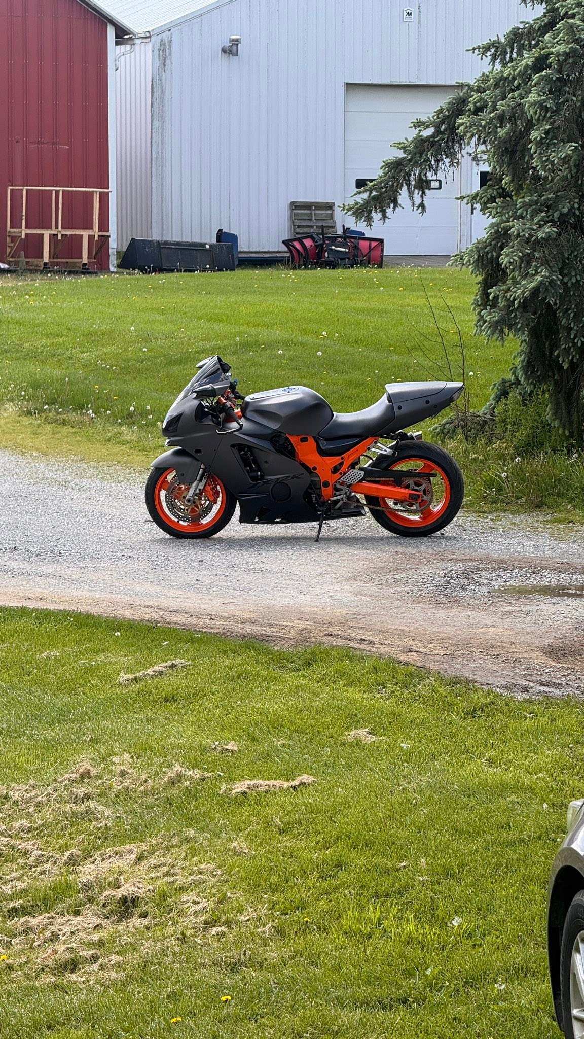 Modified 2000 ZX12R with B series fairings