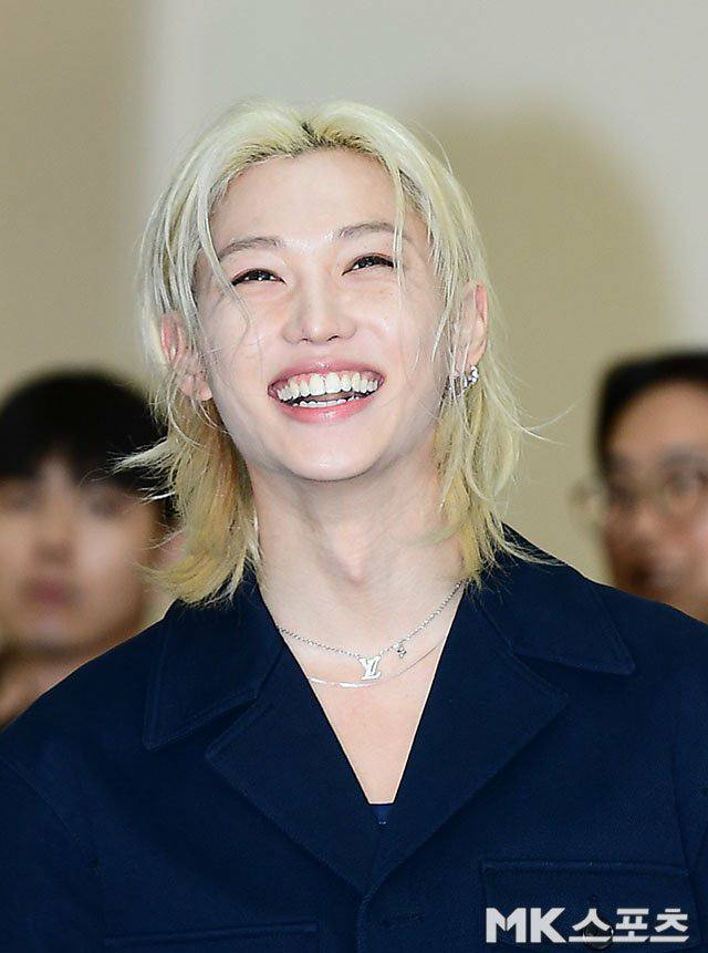 📸 | 260413 #FELIX at the HAPPIZ Launch Pop-Up. His elegant look