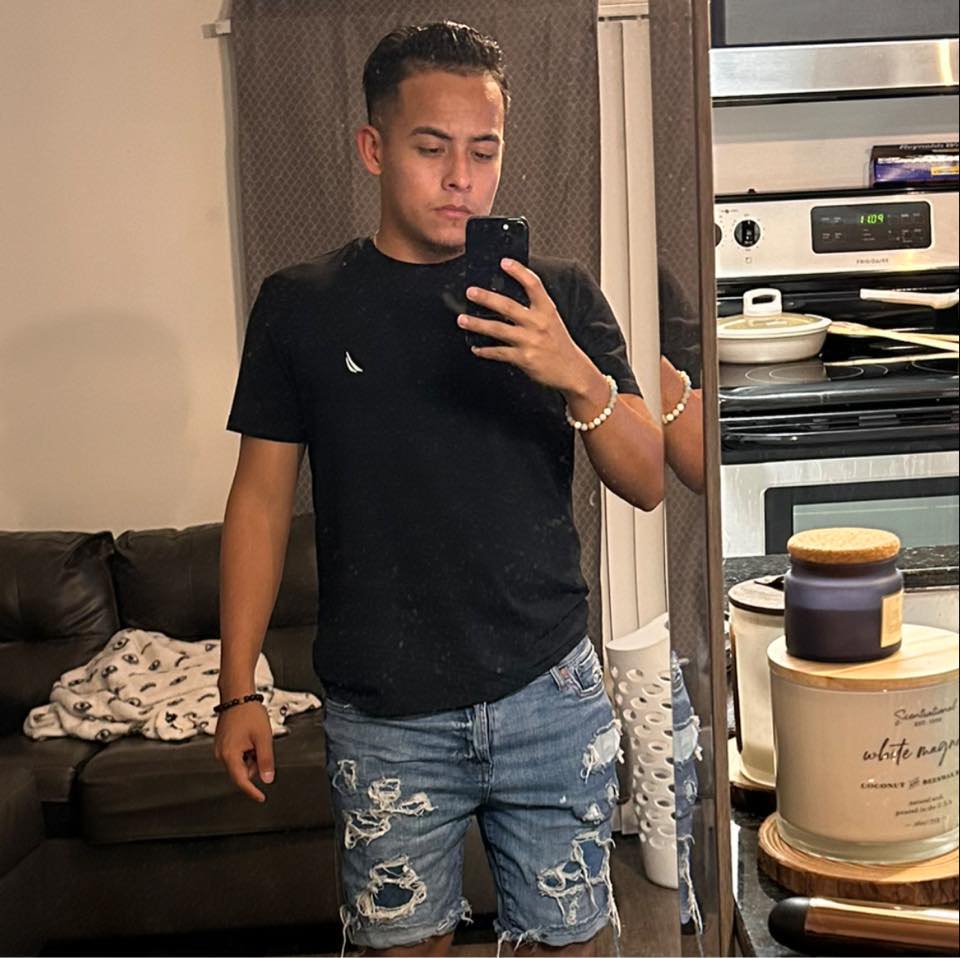 Christian J Reyes