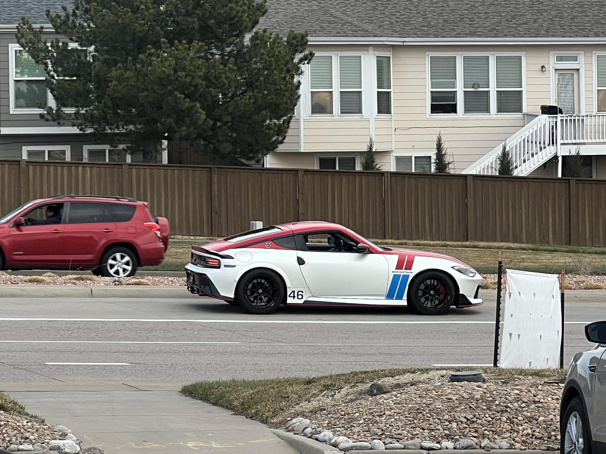 Absolutely loving the throwback livery on this Nissan Z!
