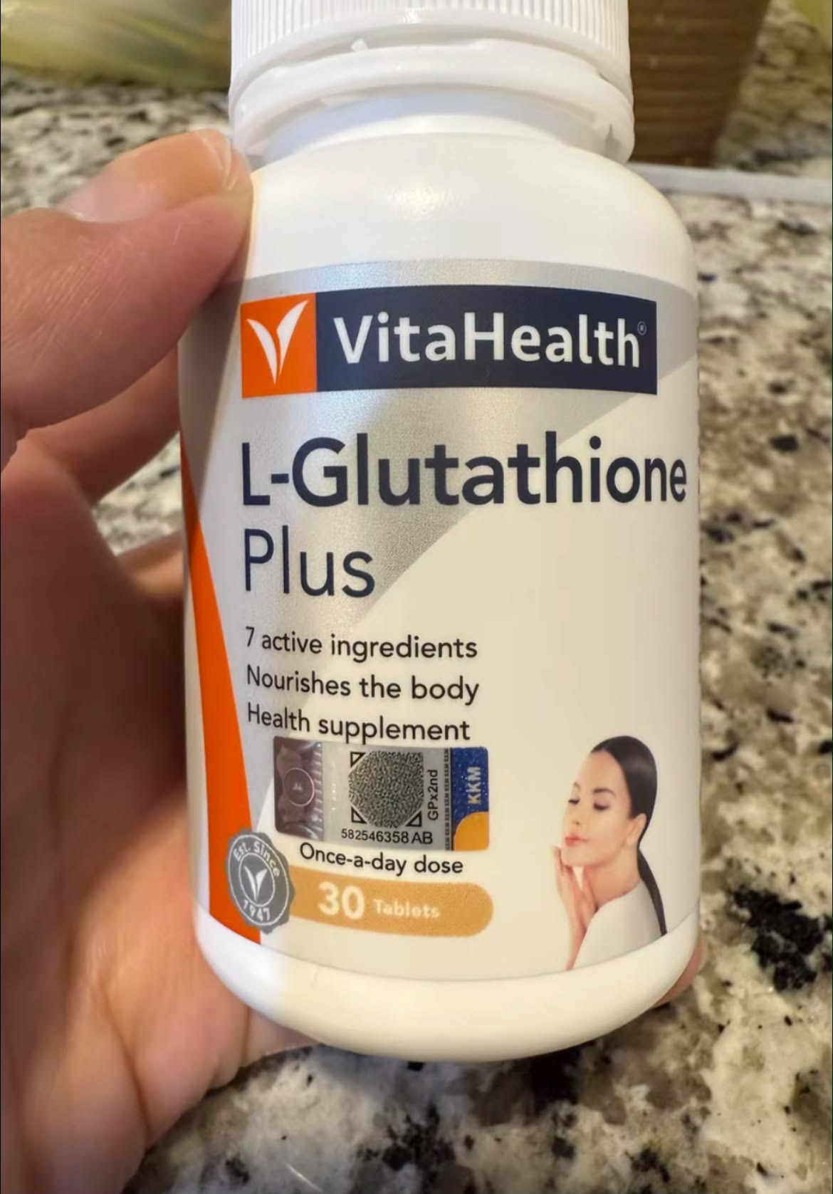 😉Nak kulit putih dan cerah ?💁VitaHealth L-Glutathione Plus supplement ni mampu membantu mencerahkan kulit anda sekaligus membuatkan kulit anda lebih glowing @ flawless . . . Bukan utk wanita je, lelak