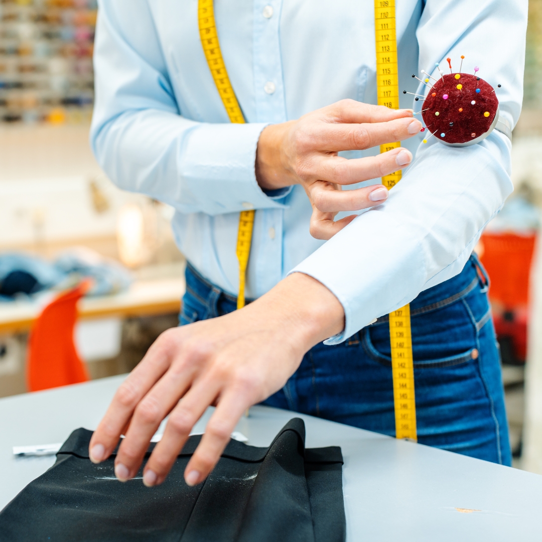 Your favourite clothes should fit just right! Whether it's hemming, resizing or alterations, Gold Coast Clothing Alterations will make sure your clothes fit you perfectly. 👗👚 Open Tuesday to Saturday. #sorrentoshoppingvillage #GCClothingAlterations