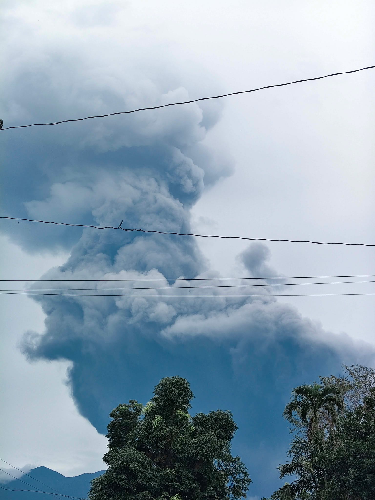 La - 🚨 BREAKING NEWS | Kanlaon Volcano Erupts Kanlaon Volcano has ...