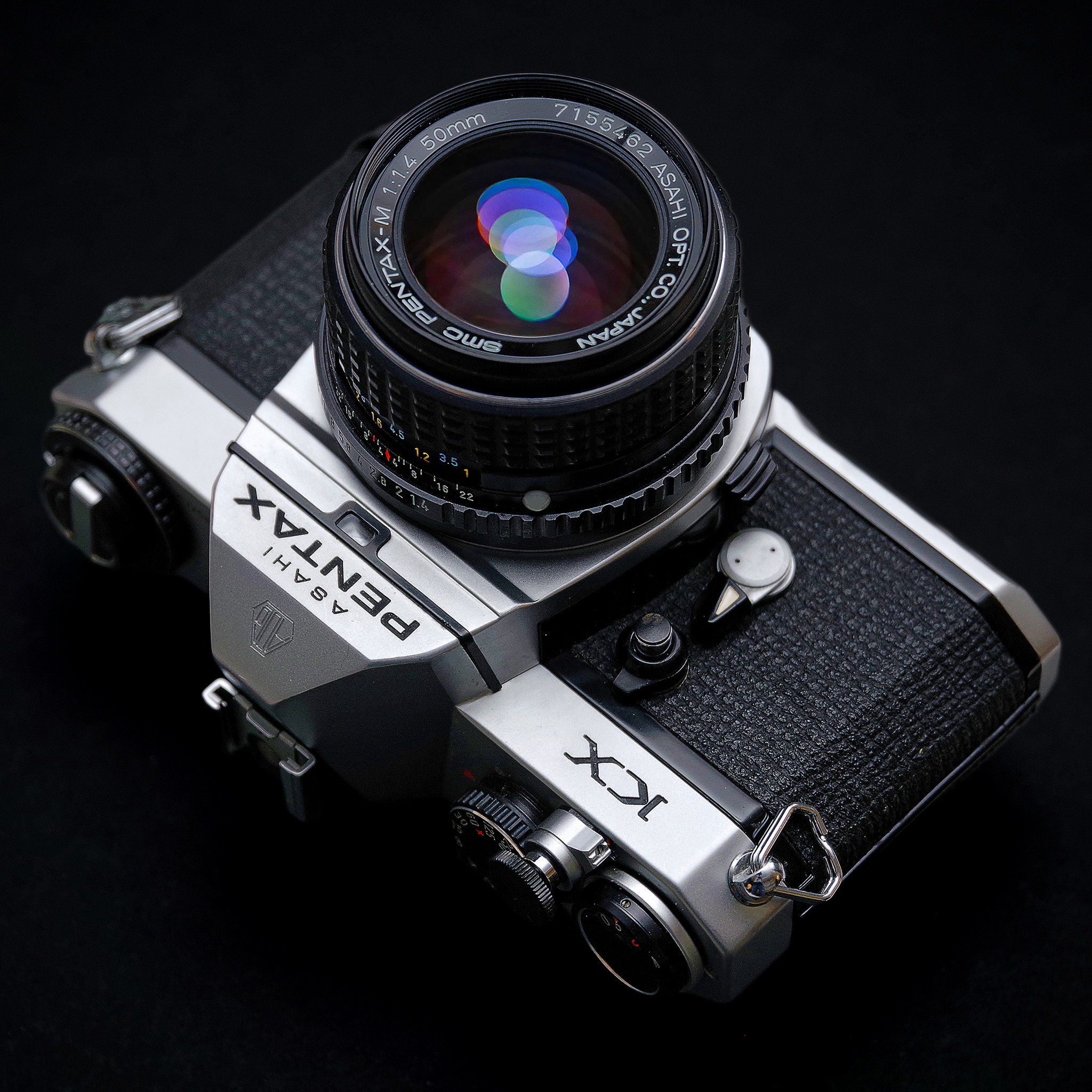 Pentax KX camera features and design details