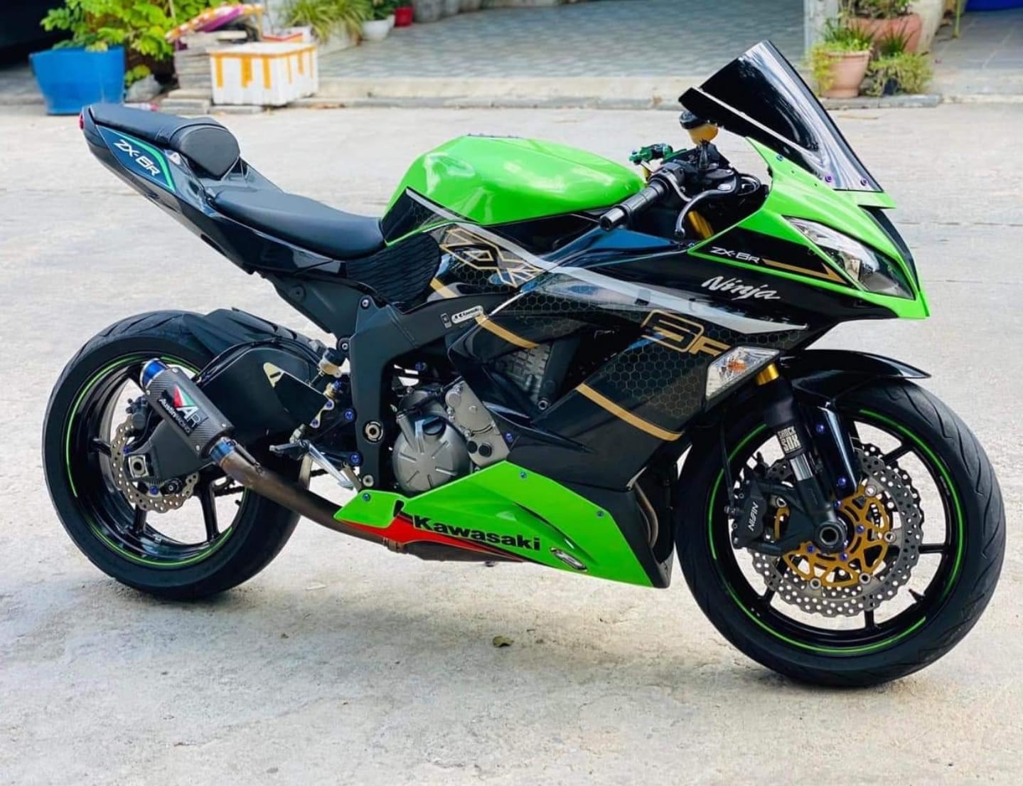 Kawasaki Ninja ZX-6R . . . #Honda #Kawazaki #Ducati #Yamaha
