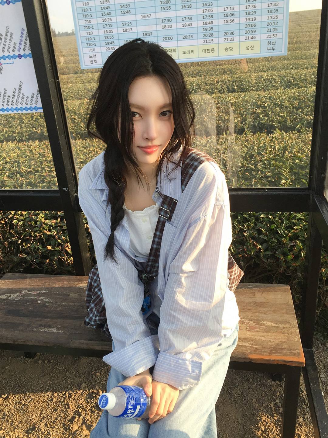 260513 | Instagram - #YUNAH Summer vacation 🍃🚏 #ILLIT #아일릿