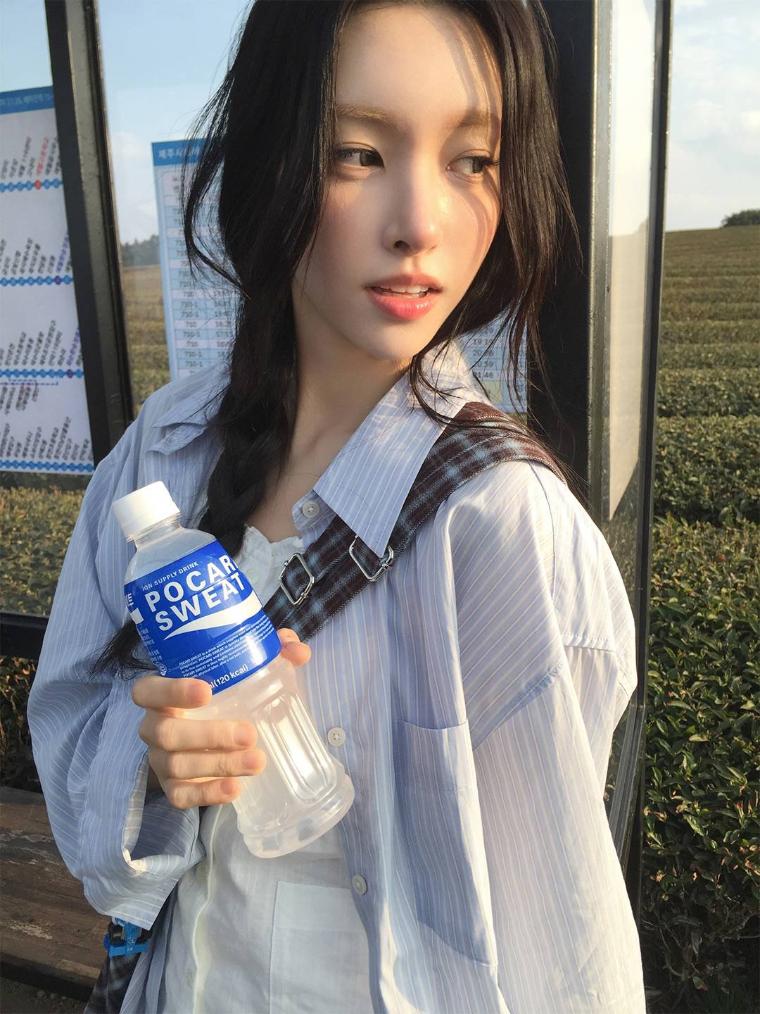 260513 | Instagram - #YUNAH Summer vacation 🍃🚏 #ILLIT #아일릿